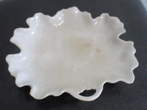 WARWICK ANTIQUE CHINA PORCELAIN LEAF CANDY & NUT SERVING DISH BOWL 8 X 7 1/4'' - Picture 1 of 8