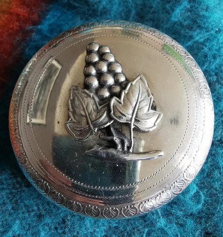925 SILVER grape design TRINKET/pill/Keep sake round BOX Cover
