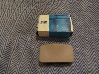 NEW 1992 - 1995 FORD CROWN VICTORIA ASHTRAY RECEPTACLE ASBY F2AZ-5430702-E - Image 1 of 4