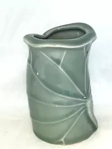 Jarrón Hoja Loto Cerámica Verde Pálido 12cm Alto 7,5cm Diámetro - Imagen 1 de 7
