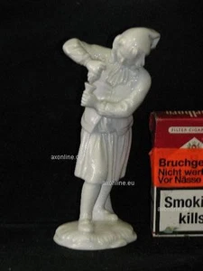 . Figura de porcelana alta niña mujer prensa vino de uva, uva - Imagen 1 de 1