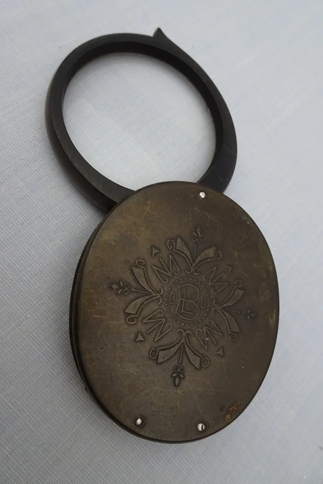 ANTIGUA LUPA EN ESTUCHE DECORATIVO LOGOTIPO EMPRESA BAQUELITA Lupa Foto 1 de 4