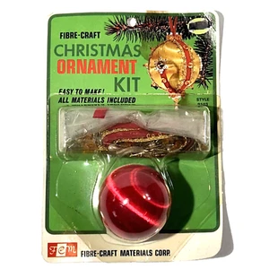 1974 Nuevo de Lote Antiguo Fibra Artesanal Rojo Satinado Navidad Adorno Kit 9103 Bola Redonda Cuentas - Imagen 1 de 6