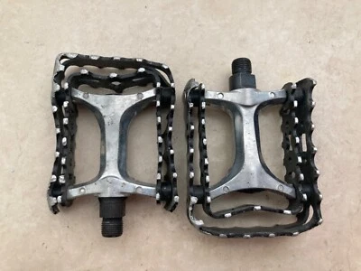 Par de pedais VP 458A vintage aro duplo plano MTB BMX prata preto  - Imagem 1 de 4