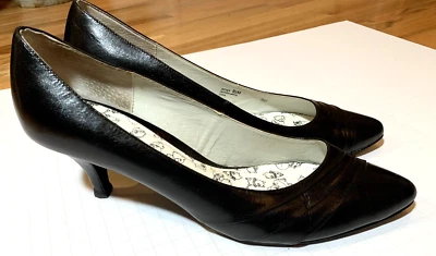 Bombas de lavandería chinas para mujer 9,5 M cuero negro tacón de gatito punta puntiaguda clásicas Foto 1 de 4