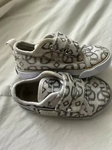 Guess Toddler Girls white Logo Sneaker Size 6 bin14 - Picture 1 of 6