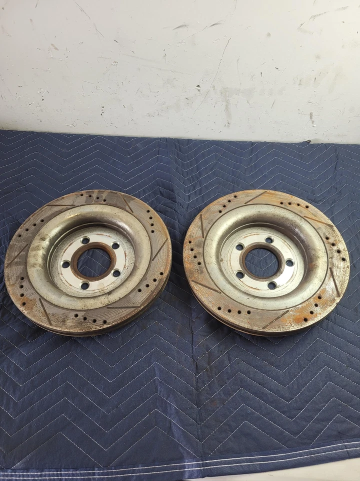 Juego de 2 discos de rotor de freno trasero 36 k millas usados OEM 2019 Ford Mustang 15-23 Foto 1 de 4