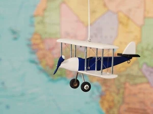 Avión colgante, azul blanco negro, decoración de bebé, avión decorativo de madera - Imagen 1 de 7