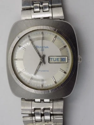 Vintage Bulova Cal. 11A0ACB Automatic Day Date Mens Automatic Wrist Watch - Image 1 of 4