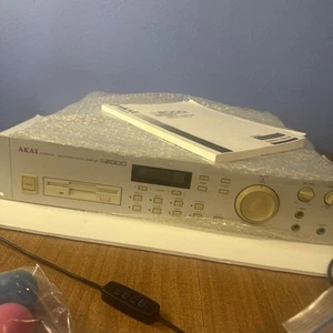 Vintage Akai S 2000 Midii Stereo Digital Sampler.         - Picture 1 of 4