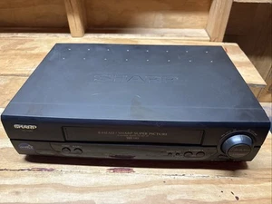 SHARP VC-A582U Reproductor de VCR de 4 cabezales Grabador VHS Probado Funciona Sin control remoto - Imagen 1 de 9