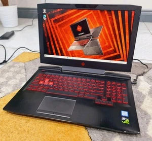 Computer portatile gaming HP OMEN 15,6", Intel Core i5-7300HQ, 8 GB Ram, SSD 128 GB + HDD 1 TB, W10 - Foto 1 di 16
