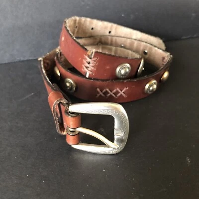 Cinturón de cuero estilo concho medallón piezas cosidas tejido fósil pequeño Foto 1 de 4