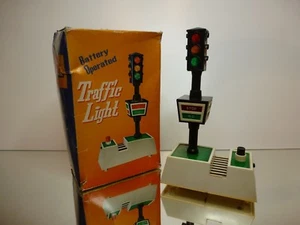 HONG KONG VINTAGE TRAFFIC LIGHT - BATTERY OPERATED - H22.0cm RARE- GOOD IN BOX - Imagen 1 de 1