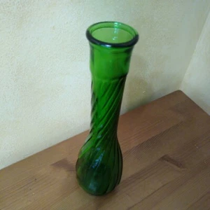 Vintage Hoosier Glass Emerald Green Swirl Flower Bud Vase #4094 9” Wedding Decor - Picture 1 of 2