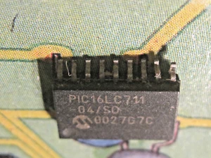 1pcs PIC16LC711 I04/S0 8BITCMOS Mcu 4K Flash Soic MICROCHIP - Imagen 1 de 2