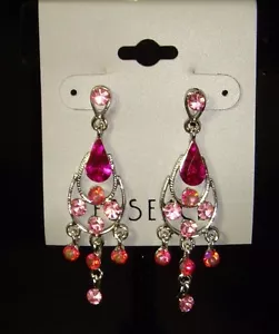 "Pendientes colgantes de candelabro Essence Fuschia y cristal rosa de 2" - Imagen 1 de 3