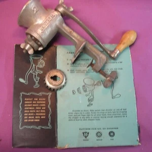 Universal #2 Antique Manual Meat Grinder with 2 cutters, Nostalgic - Picture 1 of 6