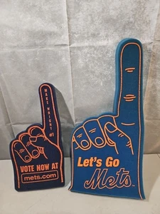2- Manos de dedos de espuma vintage de los New York Mets 19" de largo x 10" de ancho y 16" x 8 RARO LIMPIO - Imagen 1 de 5