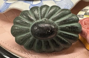 Mackenzie Childs Set of 2 Metal Green Flower Drawer Outdoor Pulls Handles Knobs - Picture 1 of 4