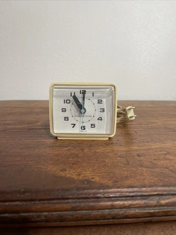 Vintage General Electric Small Electric Alarm Clock Model #7369. Tested & works Cover