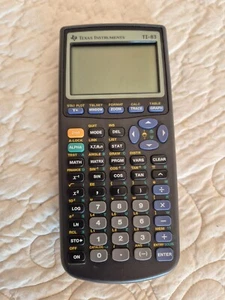 calculatrice scientifique TEXAS Ti-83 - propre et fonctionnelle - Photo 1/4