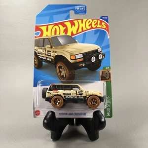 Hot Wheels 2022 TOYOTA LAND CRUISER 80 HW Borchie Fango 2/5 Colore Crema Scala 1:64 - Foto 1 di 8