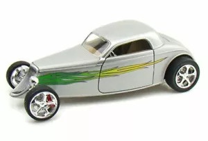 1933 Ford Coupe, Silver w/ Flames - Yatming 92839 - 1/18 Scale Diecast Car - Picture 1 of 6