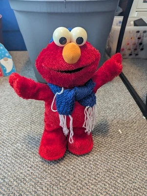 Hokey Pokey Elmo Dances Sings Tested - Image 1 of 4