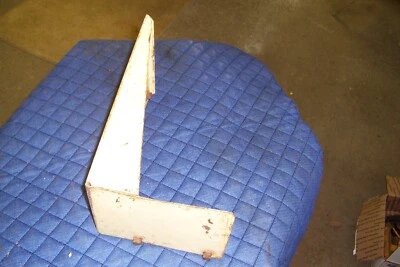 CUB CADET SNOW THROWER CHAIN GUARD QA42 124 125 126 127 128 129 149 107 147 - Image 1 of 4