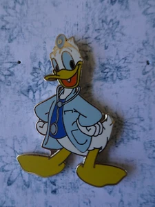 Disney Professionals Day DONALD DUCK Doctor pin LE 250 - Picture 1 of 1
