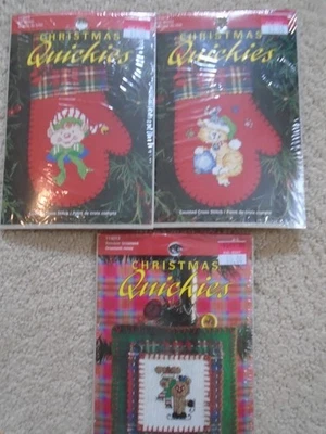 3 KITS DE ENFEITES DE NATAL CONTADOS LUVAS PONTO CRUZ - Imagem 1 de 4