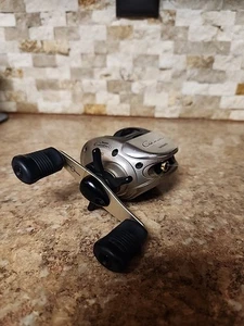 SHIMANO Bantam CA-200 Castaic Instagage Baitcasting Reel Japan NICE!! - Picture 1 of 5
