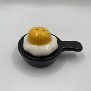 Pier One Egg On Skillet Fry Pan Sunny Side Up Salt Pepper Shakers Set - Picture 1 of 8