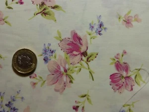 1 metre cotton poplin with bunches of pink and blue flowers on cream - Picture 1 of 3