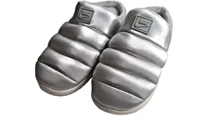 Nike Burrow Damen Hausschuhe Gr. 9 - LIMITED RELEASE METALLIC SILVER B2 - Bild 1 von 5