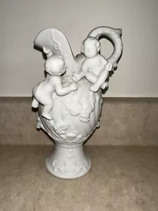 Vaso brocca cherubino porcellana rilievo bisque bianco vintage - Foto 1 di 8