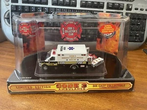 Code 3 Collectibles 1/64 Scale Ford E-350 1999 Chief's Edition #4 - Boxed - Bild 1 von 11