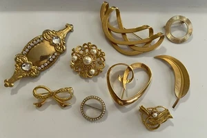 Lotto 8 pezzi spille vintage tono oro lotto finte perle strass cuore fiocco ornato - Foto 1 di 19