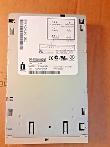 IOMEGA IO-ZIP100ATAPI P/N: 04137D00, Zip 100MB ATAPI/IDE Drive Internal. - Afbeelding 1 van 6