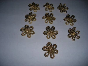 Gold look metal buttons Daisy Design 3cm across. - Picture 1 of 2