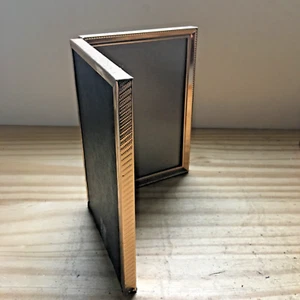 Vintage 1990er Messing getönt Metall Doppelfaltung Klappbar Fotorahmen 10"L x 7"B - Bild 1 von 5