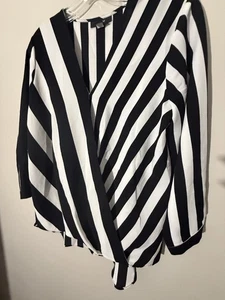 Alfani Damen Blusentop schwarz gestreift Surplice Größe L - Bild 1 von 8