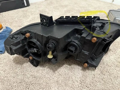 Dodge Charger 2015-2023 faro lado derecho pasajero xenón HID OEM pestaña rota Foto 1 de 4