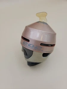 NUEVO Carrete de pesca Zebco 202 Spin Cast rojo oscuro clásico con línea de 10 lb listo "Leer" - Imagen 1 de 6