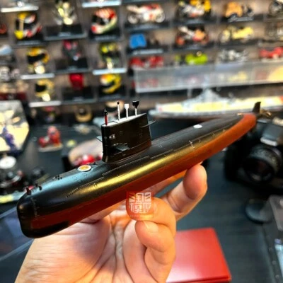 Modelo de submarino chino clase Song 1:350 Foto 1 de 4