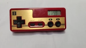 FAMICOM Nintendo CONTROLLER FORMA SVEGLIA Console Orologio - Foto 1 di 2