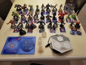 Disney Infinity 2.0 - Mega Konvolut (Figuren, PS4 Spiel, Plattform und Welten) - Bild 1 von 1