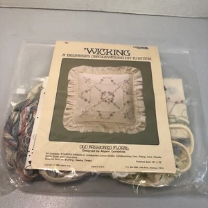 Kit de candelabro floral antiguo de moda artes de ocio 16"" x 16"" almohada - Imagen 1 de 8