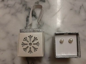 Pendientes Avon Berlynn Regalo de Navidad para su Copo de Nieve Diseño Caja Colgar en Árbol - Imagen 1 de 2